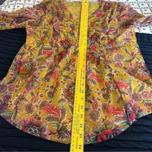 By Anthropologie Gretchen Floral Gold Mesh V-Neck Smocked Blouse Size Small - Picture 10 of 14